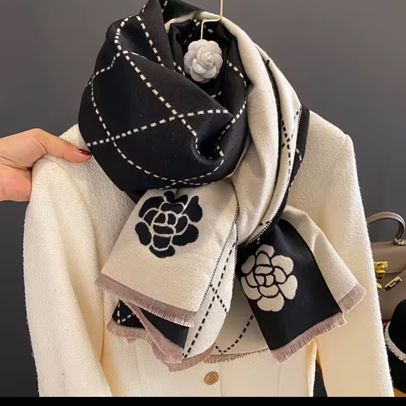 Luxury cashmere scarf - Picture 3 of 6